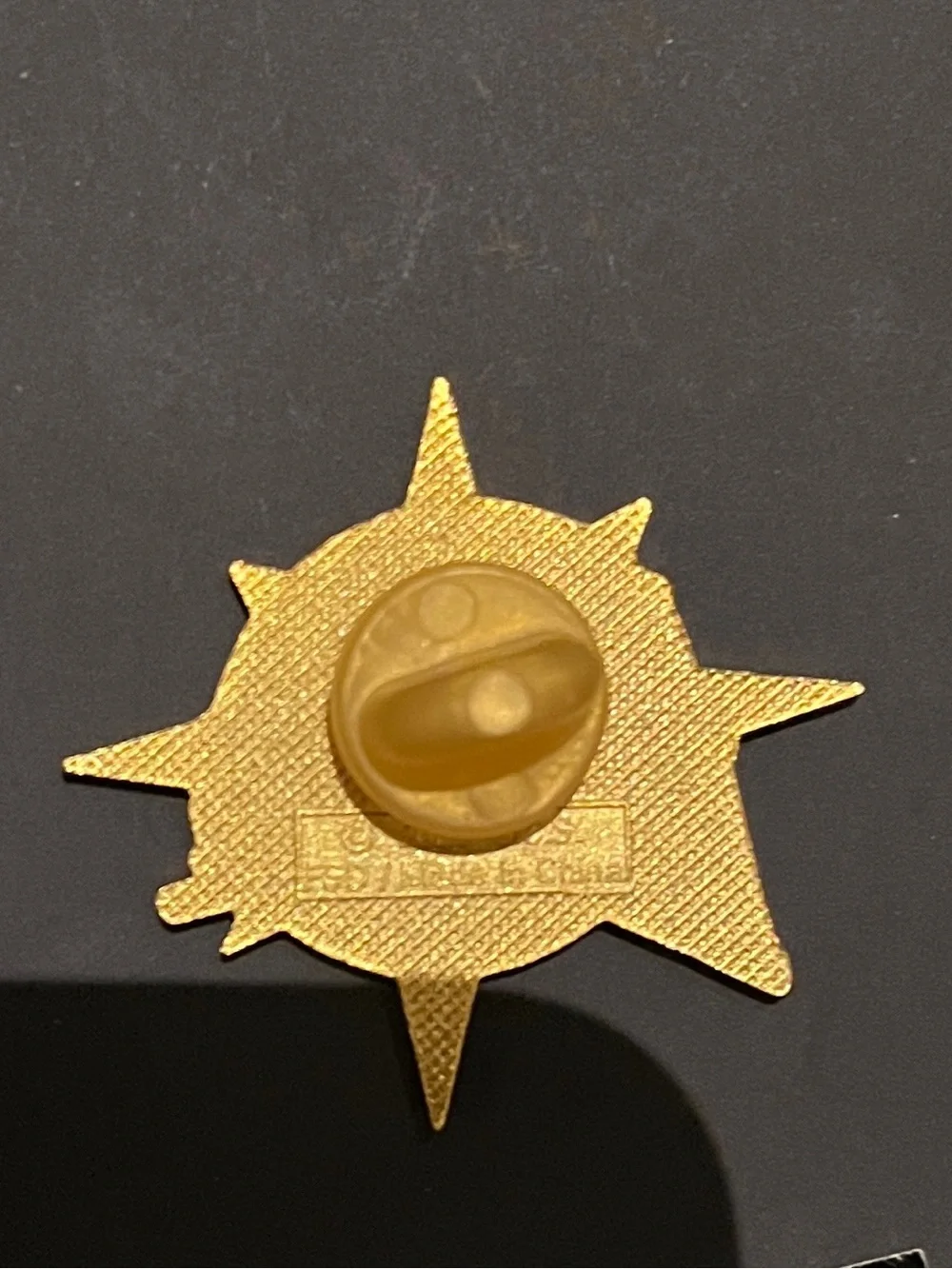 2002 Universal Gold Islands of Adventure Logo Pin